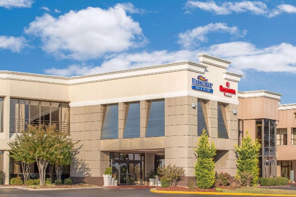 Ramada Plaza by Wyndham Fayetteville Fort Bragg Area image 1