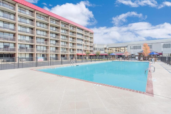 Ramada Plaza by Wyndham Fayetteville Fort Bragg Area image 13