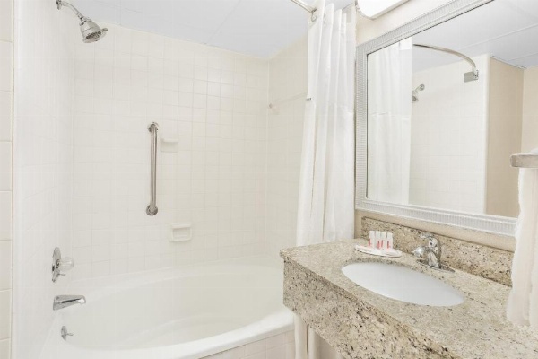 Ramada Plaza by Wyndham Fayetteville Fort Bragg Area image 15