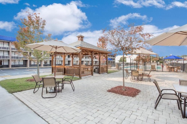 Ramada Plaza by Wyndham Fayetteville Fort Bragg Area image 18
