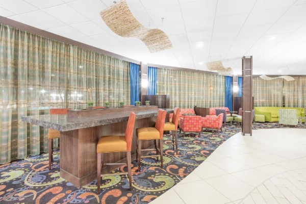 Ramada Plaza by Wyndham Fayetteville Fort Bragg Area image 23