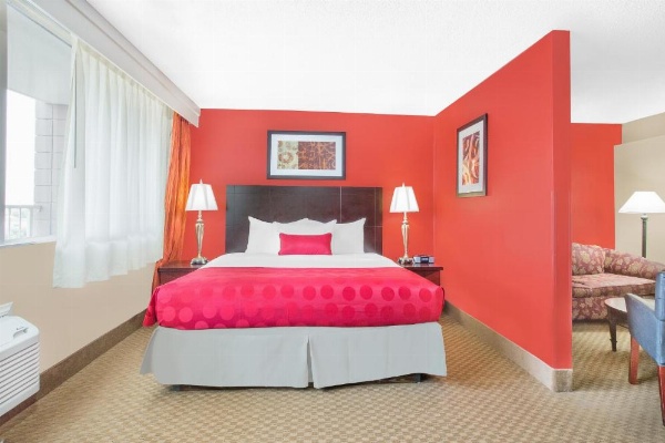 Ramada Plaza by Wyndham Fayetteville Fort Bragg Area image 25