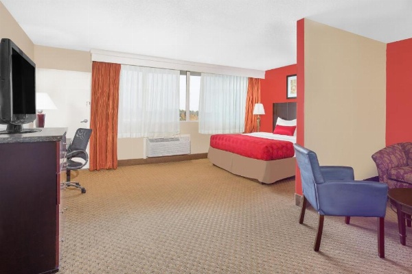 Ramada Plaza by Wyndham Fayetteville Fort Bragg Area image 26