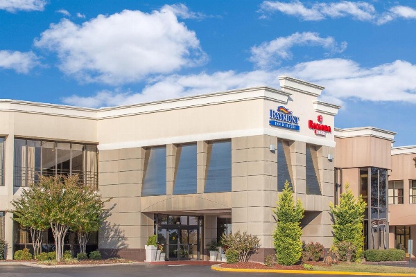 Ramada Plaza by Wyndham Fayetteville Fort Bragg Area image 6