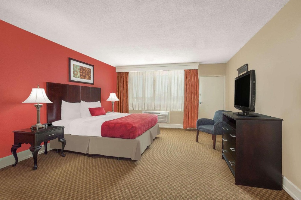 Ramada Plaza by Wyndham Fayetteville Fort Bragg Area Main image